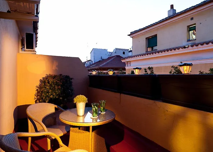 Hotel cerca del colegio: Thc Tirso Molina Hostel